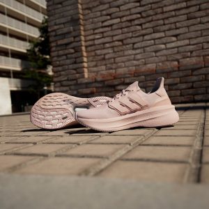 کفش دویدن اورجینال برند Adidas مدل Ultraboost 5 کد 852834147